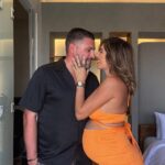 Sarah Lopez Instagram - Après un mois loin de toi. Je suis contente de retrouver tes bras et ta présence auprès de moi. On continue ce chemin à deux en attendant notre princesse ❤️ Terra Solis Dubai