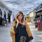 Sarah Lopez Instagram - Bon dimanche à tous 💓 Quel est pour vous un dimanche idéal ? ☺️ Dubai Design District