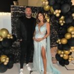 Sarah Lopez Instagram - Chère 2022, En 2023, je serai maman si Dieu veut. Maman ! Tu te rends compte ? Moi, en tout cas, j’y pense fort et depuis tellement longtemps. Certains rêvent de construire des empires… et moi, juste de fonder ma propre famille. C’est vrai que tu m’as emmené vers des routes sinueuses, fait affronter de grosses épreuves mais 2022, moi j’ai décidé de ne retenir que le bon. Que le bon. Je te laisse, je dois profiter des êtres chers qui ont rendu cette année si jolie finalement. Je t’embrasse 2022 et si tu pouvais glisser un mot à 2023, j’en serai ravie. Je souhaite que toutes les belles personnes qui me suivent soient en bonne santé, en bonne compagnie et réalisent tous leurs rêves. Downtown Dubai