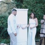 Sarah Lopez Instagram - J’aurais aimé tous vous avoir à mes côtés pour ce moment incroyable : notre Gender Reveal. Vous qui avez grandement contribué à mon bonheur. Vous à qui je dois tant. Vous que je veux remercier chaque matin en me réveillant et chaque soir en m’endormant. Alors pour vous prouver ma gratitude, j’ai fait préparer une jolie vidéo qui retrace si bien l’événement : les larmes de joie, les rires, les belles personnes qui y ont assisté… bref les plus beaux souvenirs de ce dimanche merveilleux. Au fait, je vous laisse découvrir le sexe de notre bébé et je lui parlerai dans quelques petits mois, de vous. Vous, ma deuxième famille. 🤍 Un immense merci à : Décoratrice : @ohmonamour_ Pâtissière : @b_deelices Fleuriste : @floraluxewedding Photographe : @chloethphoto Animation photobooth/caméra 360 : @nicephotobox Et à la meilleure vidéaste de France et d’ailleurs : @oxana.ph_