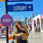Sarah Lopez Instagram - Bon dimanche à tous 💓 Quel est pour vous un dimanche idéal ? ☺️ Dubai Design District