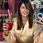 Sarah Lopez Instagram - Alors, cette nouvelle coupe pour l’automne ? On en pense quoi mes petits virgin mojitos ? 😂 Dubai, United Arab Emiratesدبي