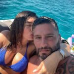 Sarah Lopez Instagram - Merci à mon chéri d’être là dans les bons comme dans les mauvais moments. Aujourd’hui on a fait une journée en amoureux bateau pour se changer les idées. Et vous ? Îles de Lérins