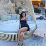 Sarah Lopez Instagram – C’est le week-end !!! Aujourd’hui pour moi gros tri dans mes vêtements je suis un peu perdu à savoir si je teste @vinted ou si je vais directement les donner à une association. Sinon vous avez quoi de prévus ce week ?