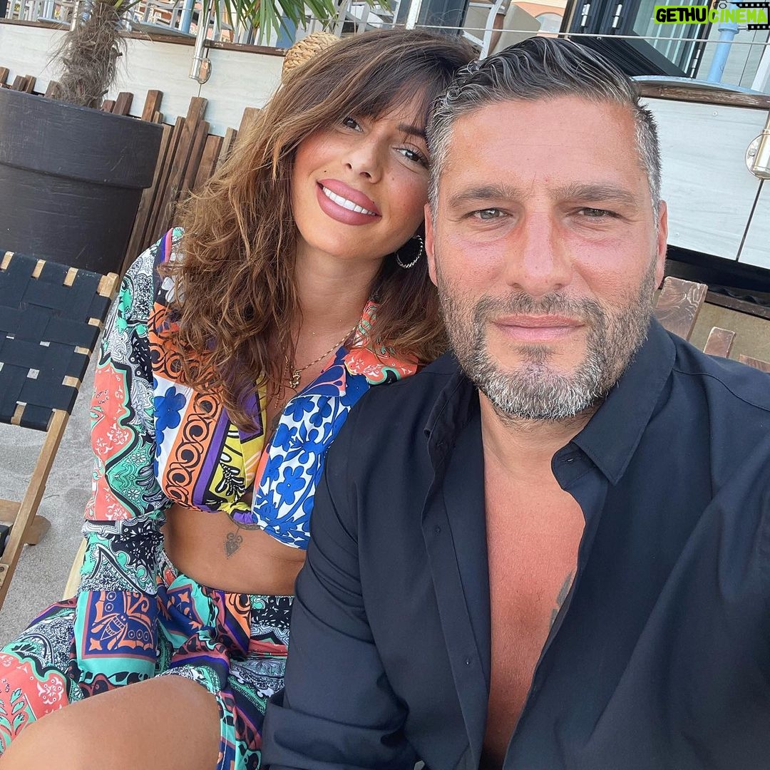 Sarah Lopez Instagram - Mon monde est si beau à tes côtés 💙 Théoule-sur-Mer