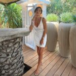 Sarah Lopez Instagram - A vous de trouver une légende car pour le coup j’en ai aucune idée 😂 Saint Barth - PLAGE