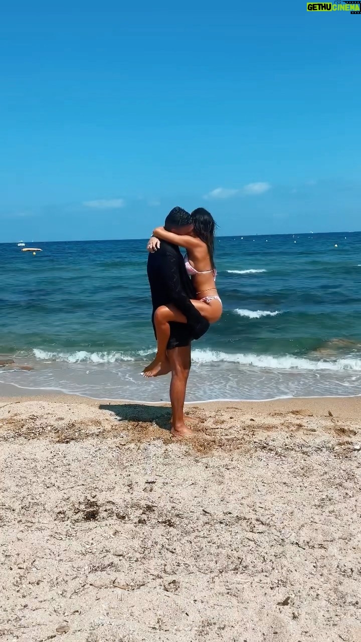 Sarah Lopez Instagram - Quelques secondes de nos journées à deux qui me laissent penser que nous partagerons d’aussi bons moments pour l’éternité. Je vous aime et lui aussi 🫶🏼 Saint Barth - PLAGE