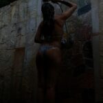Sarah Lopez Instagram - Koh Yao Yai est l’île principale de Koh Yao. Elle se trouve au large de Phuket et nous a permis de nous ressourcer, reposer comme jamais. Grand moment de bien-être sous cette douche extérieure. Pas certaine d’adopter le système à la maison 😬 mais ça fait du bien de prendre soin de son corps avec une vue directe sur la nature environnante et ses bruits. 🙌🏼 Santhiya Koh Yao Yai Resort & Spa