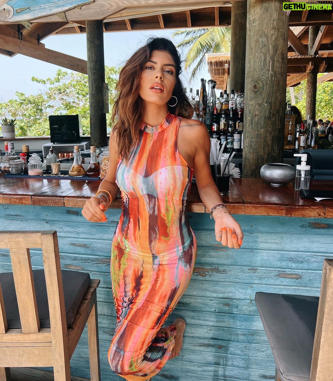 Sarah Lopez Instagram - Mentalement je suis là. Essaye donc. Las Terrenas