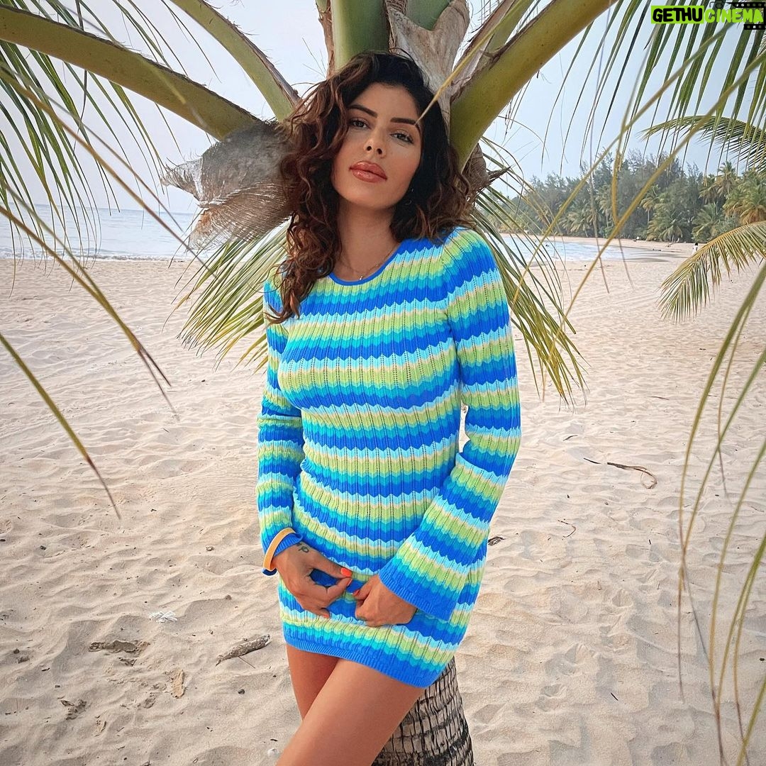 Sarah Lopez Instagram - Je suis fière de moi. Dites-le vous chaque jour quand vous passez des épreuves dans votre vie. Las Terrenas