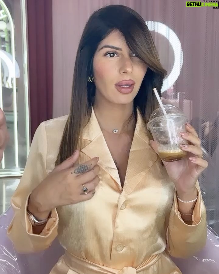 Sarah Lopez Instagram - Alors, cette nouvelle coupe pour l’automne ? On en pense quoi mes petits virgin mojitos ? 😂 Dubai, United Arab Emiratesدبي