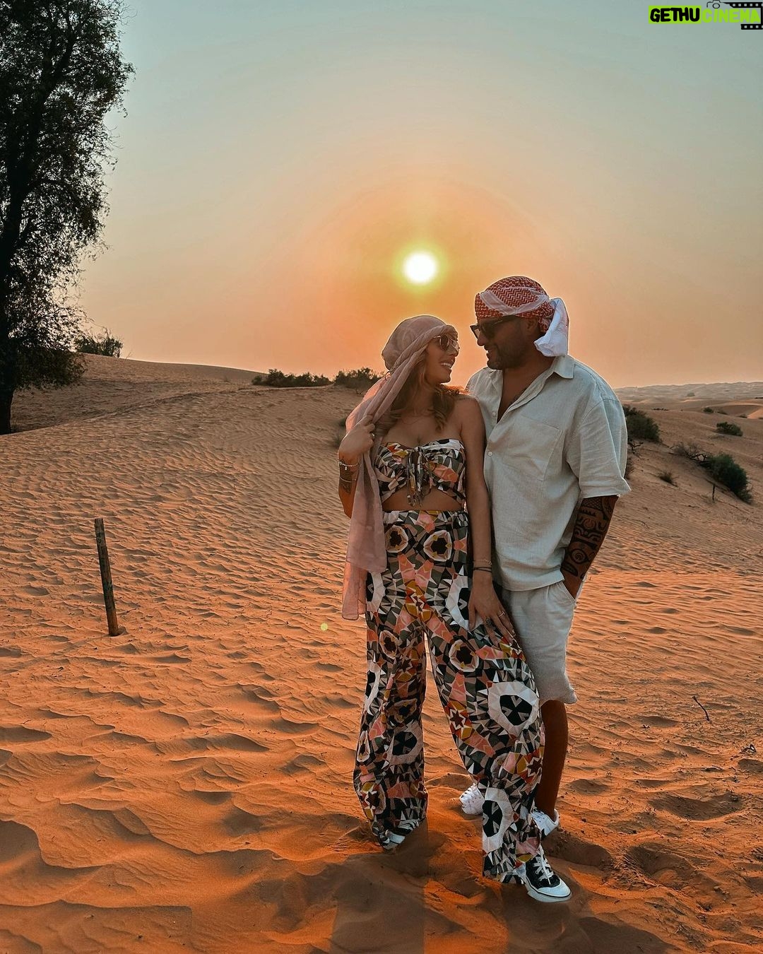Sarah Lopez Instagram - Encore une journée incroyable à tes côtés et une magnifique journée dans le désert de Dubaï 🐪 Desert Safari Dubai