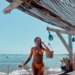 Sarah Lopez Instagram – Dimanche parfait 💐 PRAO PLAGE – Officiel