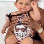 Sarah Lopez Instagram - Aaliyah profite bien de ses vacances en Thaïlande. Et voilà son nouveau truc avec ses mains elle le fait tout le temps 😍😍 Phuket City