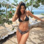 Sarah Lopez Instagram - Dans mon agenda : plage, plage, plage et insouciance. Surtout insouciance. Je vous embrasse 🤍