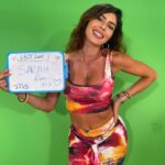 Sarah Lopez Instagram - Ceci est une fin de tournage je reviens mes amours ! Une bataille longue et très dure mais avec un gagnant à la fin ! Alors vos pronostics la famille Jlc ou les Guedj ? Retrouvez nous bientôt sur @tfxtv 💙 Las Terrenas