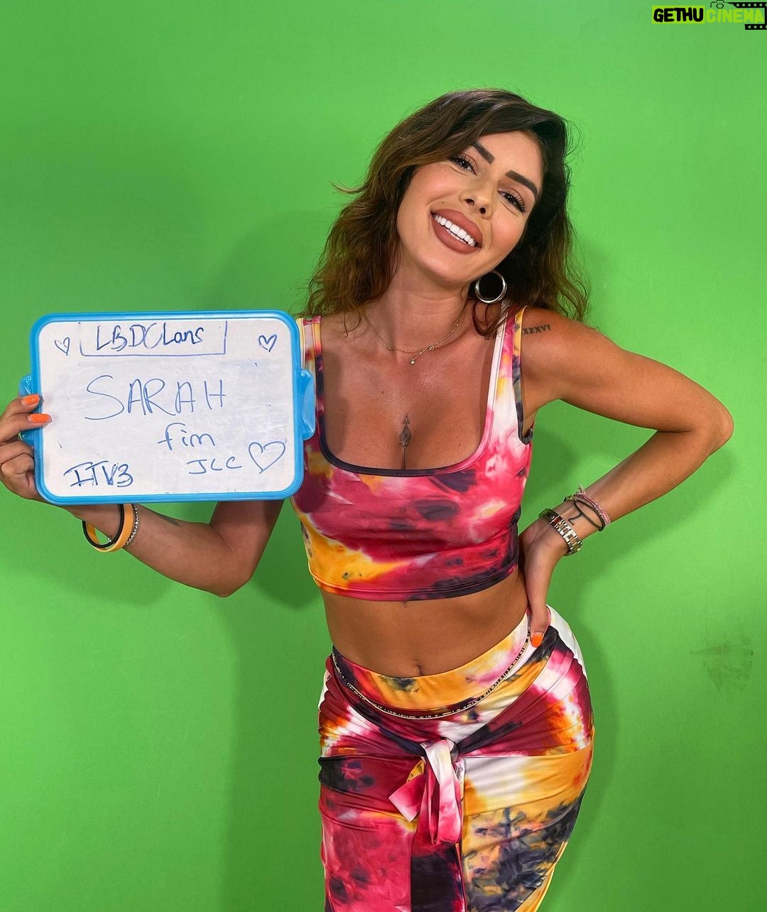 Sarah Lopez Instagram - Ceci est une fin de tournage je reviens mes amours ! Une bataille longue et très dure mais avec un gagnant à la fin ! Alors vos pronostics la famille Jlc ou les Guedj ? Retrouvez nous bientôt sur @tfxtv 💙 Las Terrenas