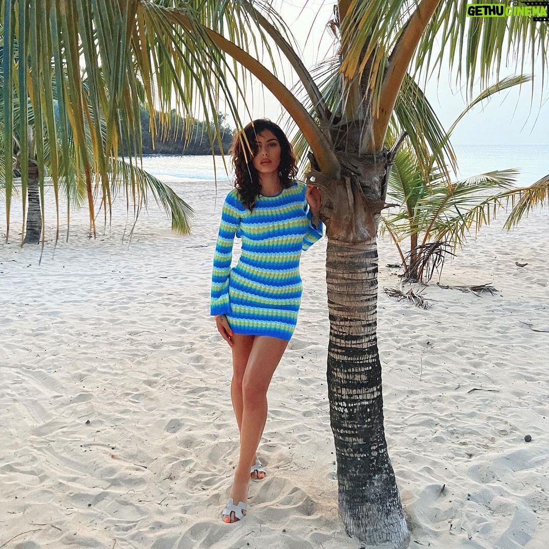 Sarah Lopez Instagram - Je suis fière de moi. Dites-le vous chaque jour quand vous passez des épreuves dans votre vie. Las Terrenas