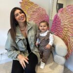 Sarah Lopez Instagram - Ma meilleure amie pour la vie !! Aaliyah 6 mois 😍😍 et bientôt notre départ en vacances 😍😍