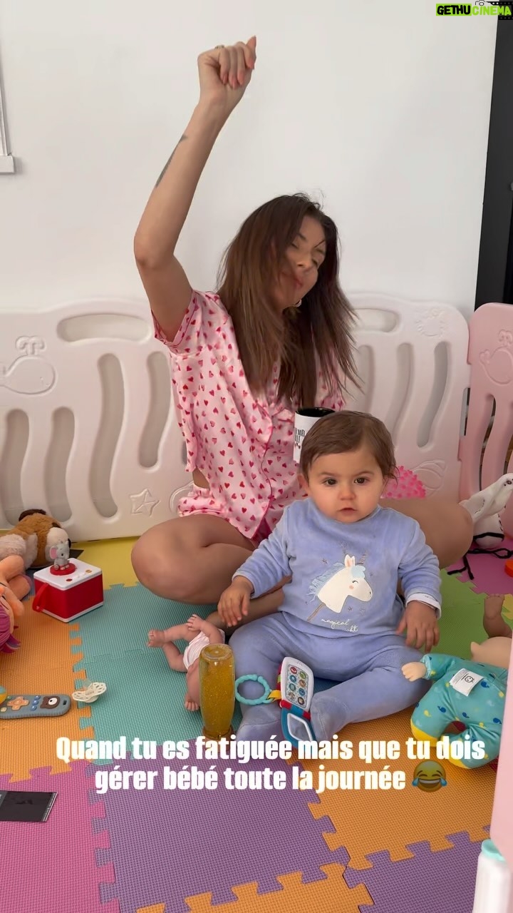 Sarah Lopez Instagram - Big up aux MAMS qui s’occupent de bébé toute la journée et à qui ont dit « je comprends pas pourquoi tu es fatiguée » 😂