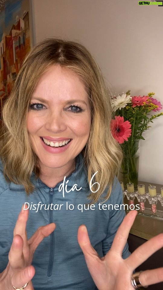 Sarah Mintz Instagram - No hay que dar por sentadas las cosas que tenemos, hay que verlas como un regalo de Hashem 🎁 Desde abrir los ojos por la mañana, hasta cumplir cada una de nuestras metas ✅ #Januca #Festividad #Luz #Regalo #SarahMintz