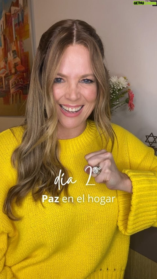 Sarah Mintz Instagram - Segundo día de encendido de velas en Januca ✨🎉 Pedido por la búsqueda de una pareja o, para quienes ya la tienen, paz en el hogar. Les cuento también que la vela 3 es para pedir por los niños, queremos niños buenos y felices 🕯️ ¡Shabat shalom! Nos reencontramos el domingo para seguir compartiendo juntos más sobre esta festividad tan linda. #Januca #Pedidos #Janukia #Festividad