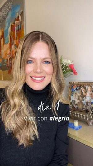 Sarah Mintz Instagram - ¡Jag Sameaj! Hoy encendemos la primer vela de nuestra Janukia ✨🕯️
Y el pedido es: vivir con alegría 😁 que tengamos esa felicidad con la que nace cada ser humano.
#Januca #Janukia #Felicidad #Alegria #Festividad