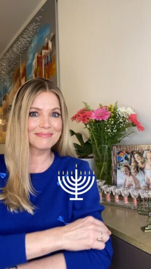 Sarah Mintz Instagram - Mañana comienza Januca 🕎
¡Una de mis festividades favoritas!! 🥳
Acompañame transitando estos 8 días llenos de luz 🕯️
#Januca #Janukia #Festividad #Judaismo