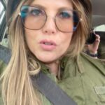 Sarah Mintz Instagram - No les puedo explicar lo que viví hoy en los kibbutzim 💙 pronto les mostraré los vídeos en @momento.de.saber @matyduek 🎥 @yitzyis_photos @isaac_kelman_