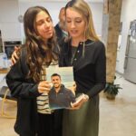Sarah Mintz Instagram - היינו אצל משפחתו של הלוחם נתנאל מנחם איתן ז"ל שנפל כשנלחם בגבורה בעזה , אין להם מאז חיים יצאתי משם שלולית כולי דמעות לחשוב מה הם עוברים מנציחים כולנו את זכרו. משפחתו וארוסתו מבקשת להנציחו באופנוע טיפול נמרץ ולהמשיך את דרכו בהצלת חיים. עזרו לנו בתרומה לזכרו למען כולנו. #פוריועולמי #פוריו @shalom_mosse Israel