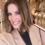 Sarah Mintz Instagram - No importa el ángulo , igual sigues siendo tú……. 🥰. . @chevi_montag_wigs