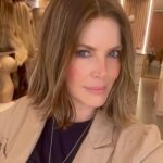 Sarah Mintz Instagram - No importa el ángulo , igual sigues siendo tú……. 🥰. . @chevi_montag_wigs