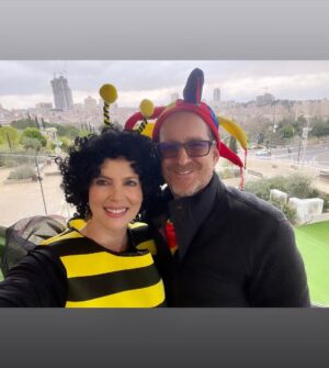 Sarah Mintz Instagram - The Kabbala describes the miracle of Purim as an awaking in the midst of exile.
By Rabbi Yitzchak Luria ..

La Cabalá describe el milagro de Purim como un despertar en medio del exilio.
Por el rabino Itzjak Luria #purim