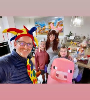 Sarah Mintz Instagram - The Kabbala describes the miracle of Purim as an awaking in the midst of exile.
By Rabbi Yitzchak Luria ..

La Cabalá describe el milagro de Purim como un despertar en medio del exilio.
Por el rabino Itzjak Luria #purim