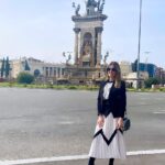 Sarah Mintz Instagram - El cuerpo viaja pero el alma también y aquí seguro tenia que pasar en esta vida….. 😊 #barcelona