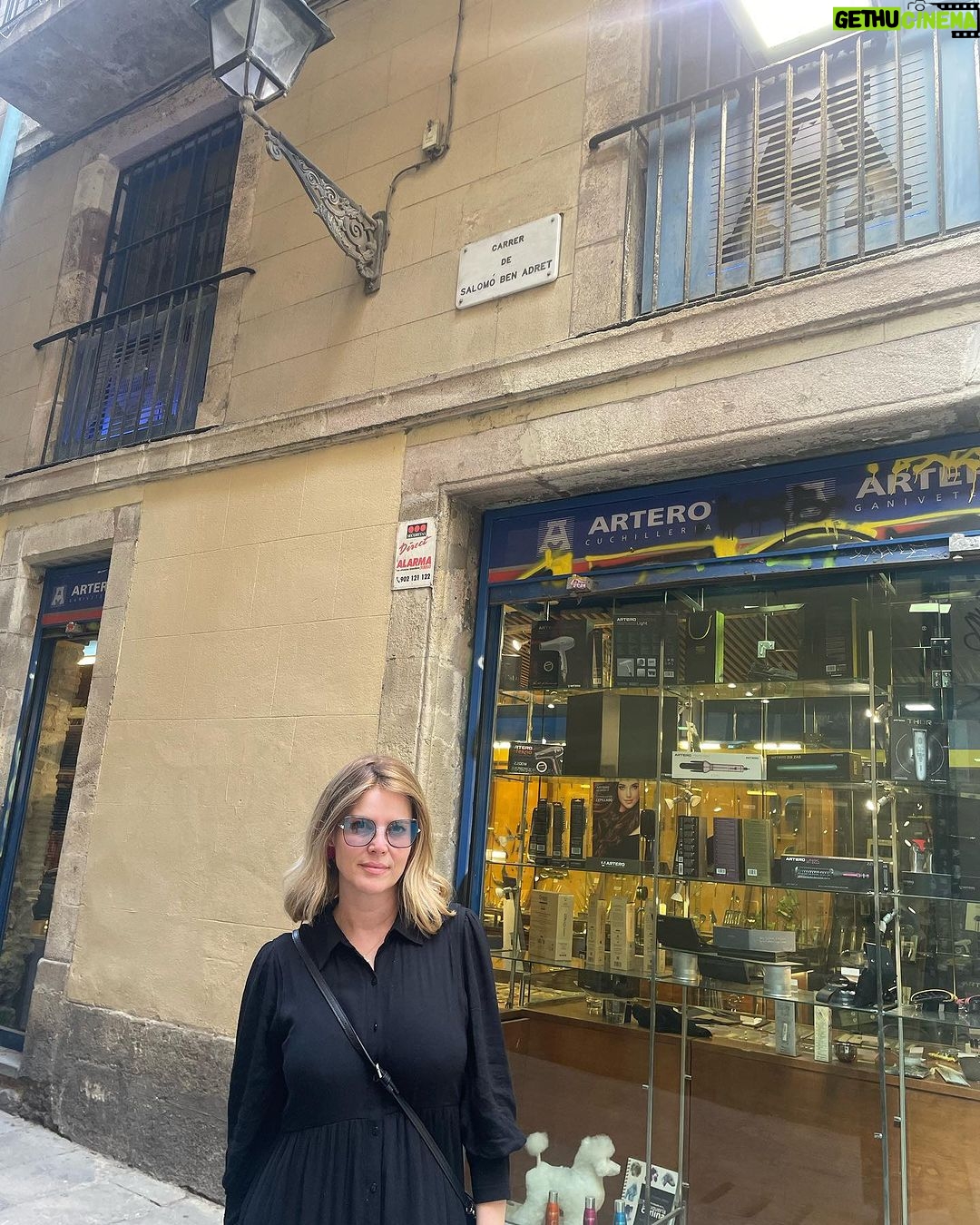 Sarah Mintz Instagram - Las ruedas del alma ….. increíble todo!!! …. Mañana un gran encuentro 💓 @cibarcelona @rajeliaskenazi #barcelona