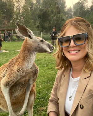 Sarah Mintz Instagram - 🦘 ….🎥