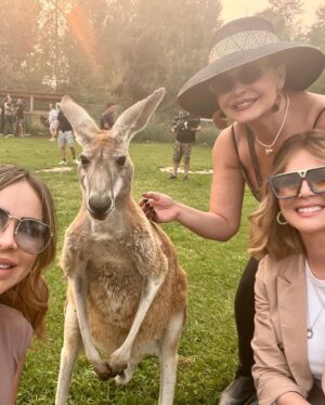 Sarah Mintz Instagram - 🦘 ….🎥