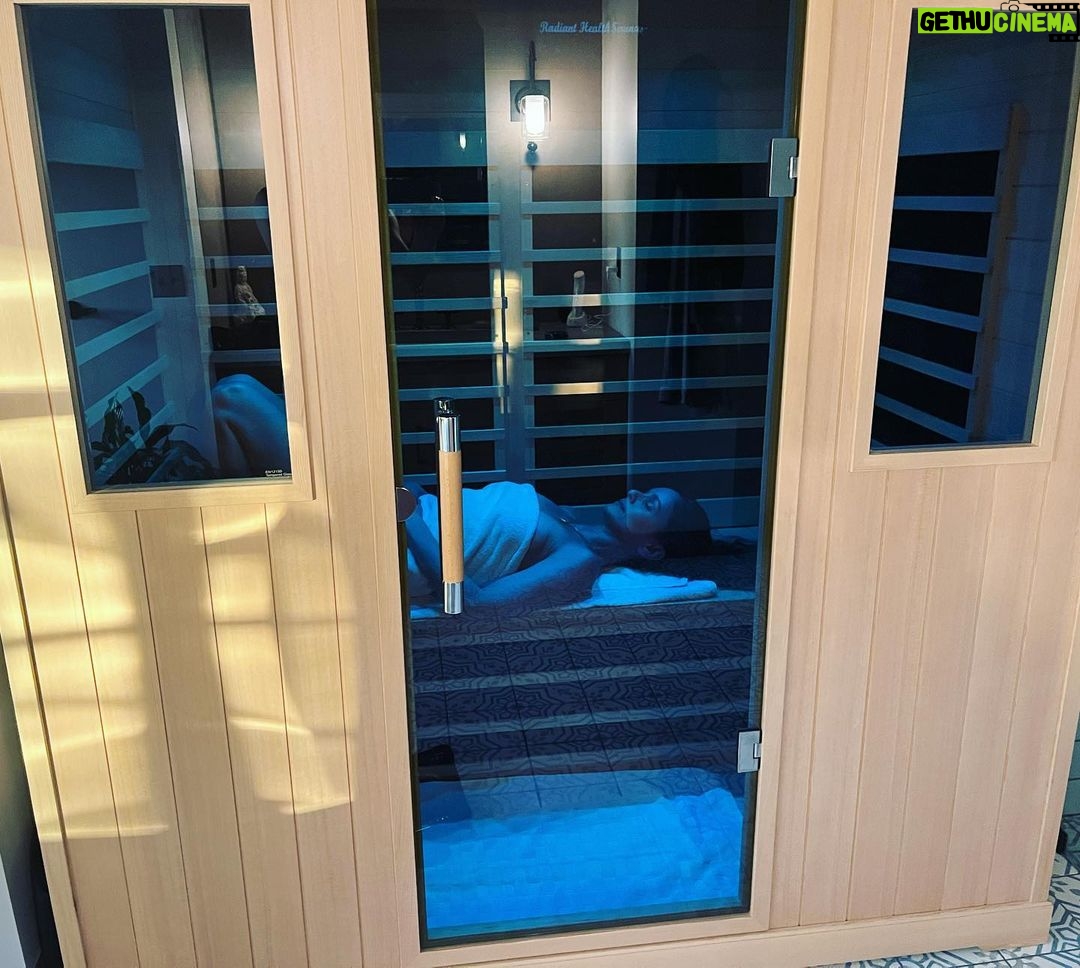 Sarah Wayne Callies Instagram - i’ll never go to bed cold again!!!! you don’t know what that means to a hawai’i girl!!!! . best, bday. 🎁. ever. thank you my family!! . @radiant_health_saunas