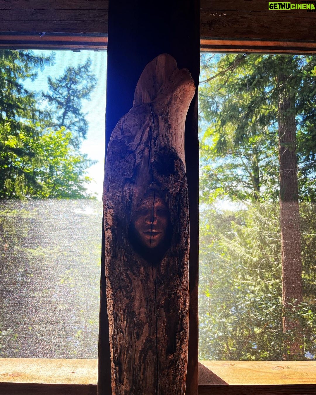 Sarah Wayne Callies Instagram - vibes from my new art ❤️ by a lady with a chainsaw 💪🏽 @chainsaw_spirit