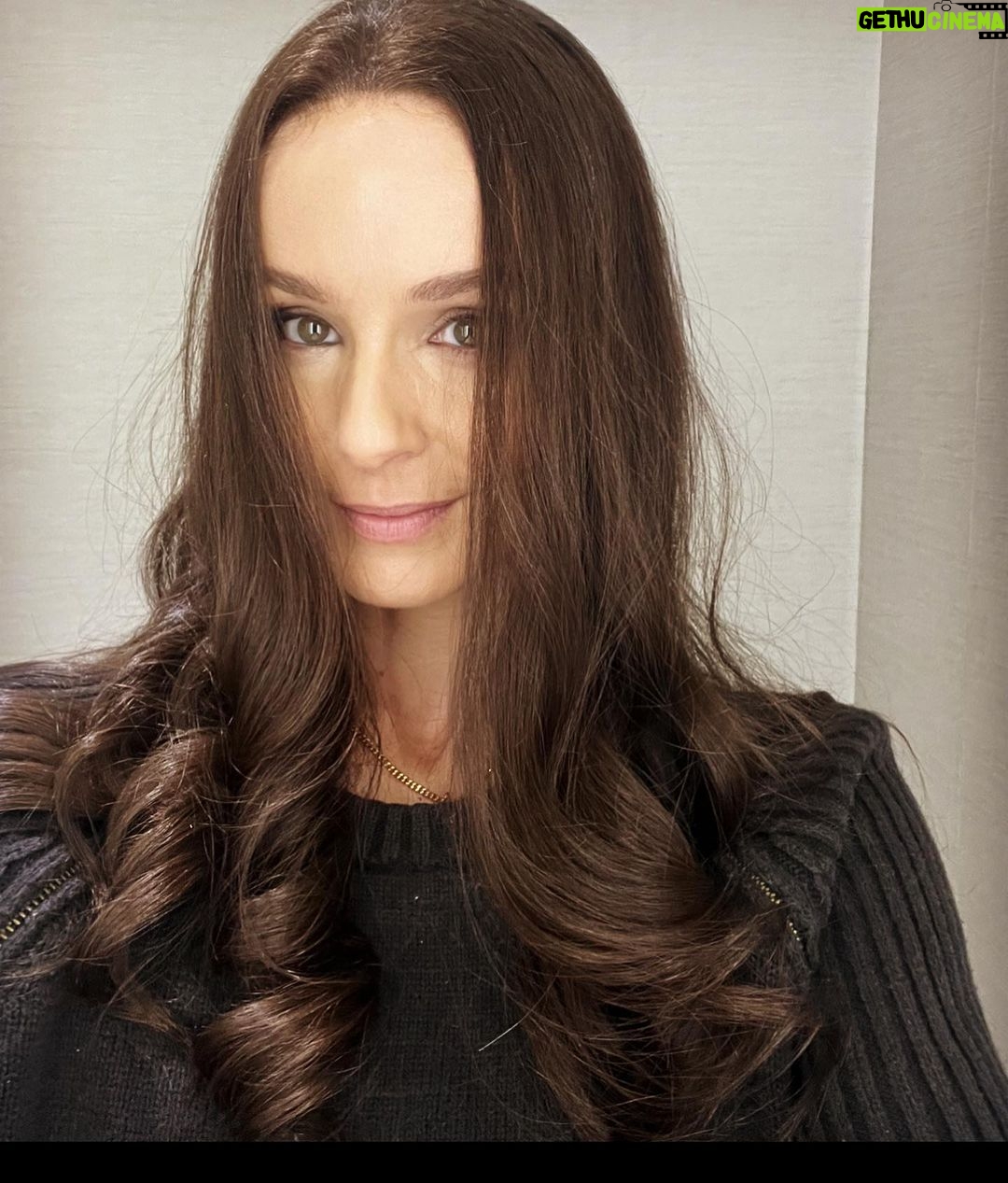 Sarah Wayne Callies Instagram - #thecompanyyoukeep finale- sunday 1. one last wig. 2. CJ, our brilliant ASL consultant 3. and this friend who became my brother. i’d bury a body for this guy. his leadership, grit and sheer force of will kept us all going. love you, mi. you know.