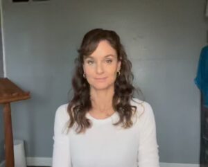 Sarah Wayne Callies Instagram - thanks to everyone who’s been watching #thecompany you keep 🤟🏽we’re all so grateful 🤟🏽
.
show is back this sunday 💋 
.
my ASL is still WIP - apologies to the deaf community for my mistakes 🙏