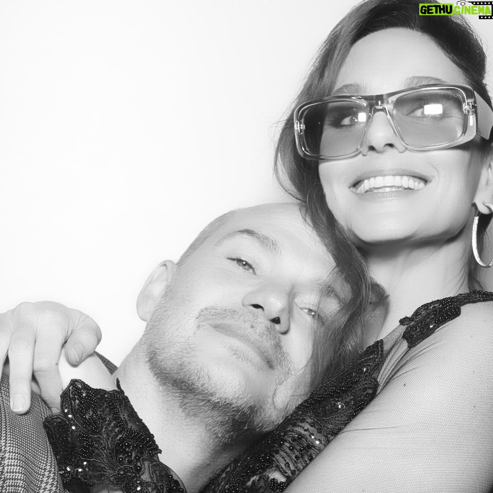 Sarah Wayne Callies Instagram - congrats to one of my favorite people & red-carpet husband @thepeterpaige on co-showrunning #station19 next season ๐ theyโre soooo lucky ๐