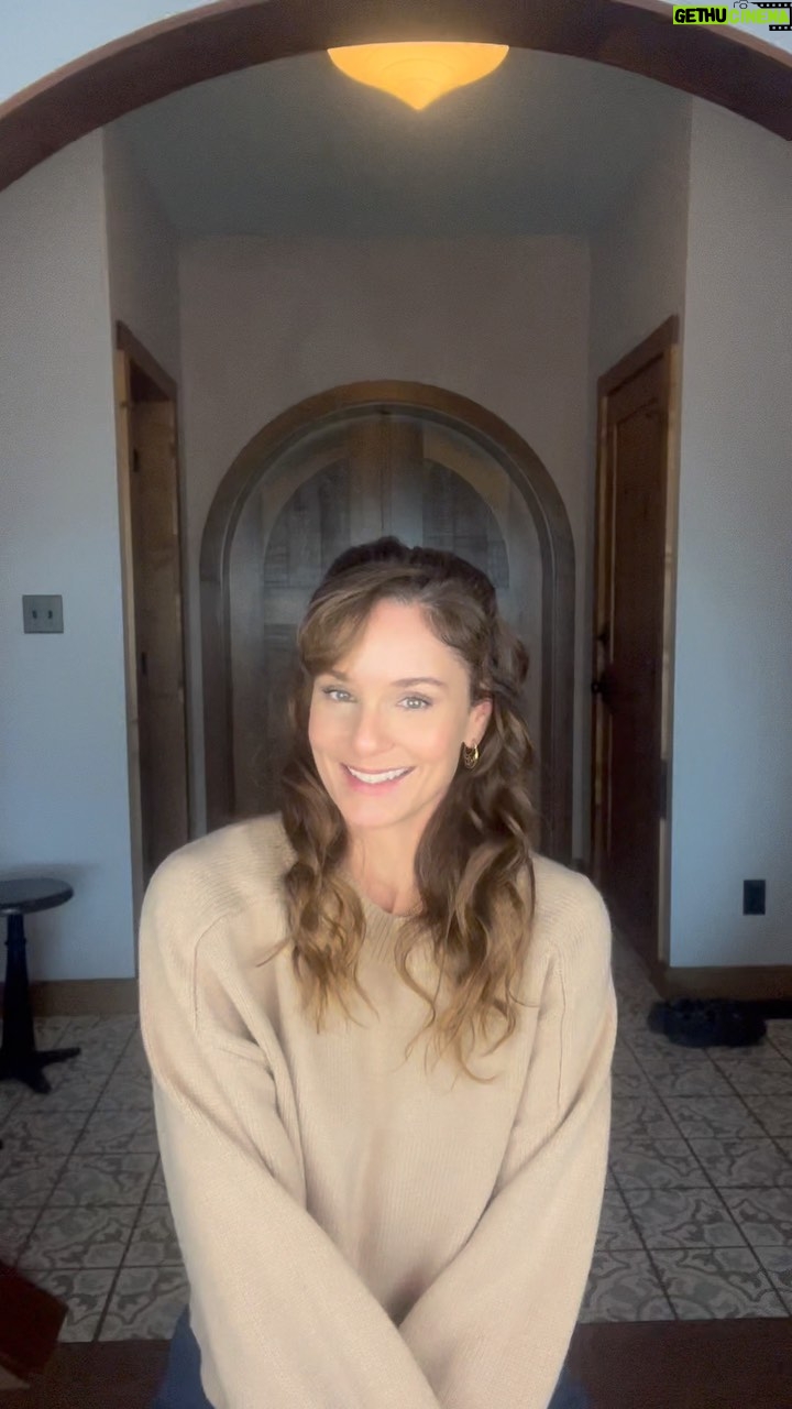 Sarah Wayne Callies Instagram - because i actually use it & it actually works. @neovasmartskincare #neovasmartskincare #ad