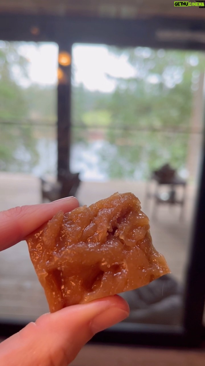 Sarah Wayne Callies Instagram - an ode to my imperfect lunar new year gau attempt. tasted like home; looked like š© letās be honest. iāll do better next year. hereās to our imperfections, and dragons. š§§ š #808 #hawaiigirlcooks