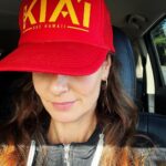 Sarah Wayne Callies Instagram - #maunawearwednesday 🏔 💪🏽 wanna know why? follow @maunakeaeducationandawareness + @puacase #kūkiaʻimauna #standstronglikeamountain . p.s. every time i post supporting indigenous anything i lose about a thousand followers. tells me 2 things - 1. lot of work to be done & 2. ima keep posting. 💋
