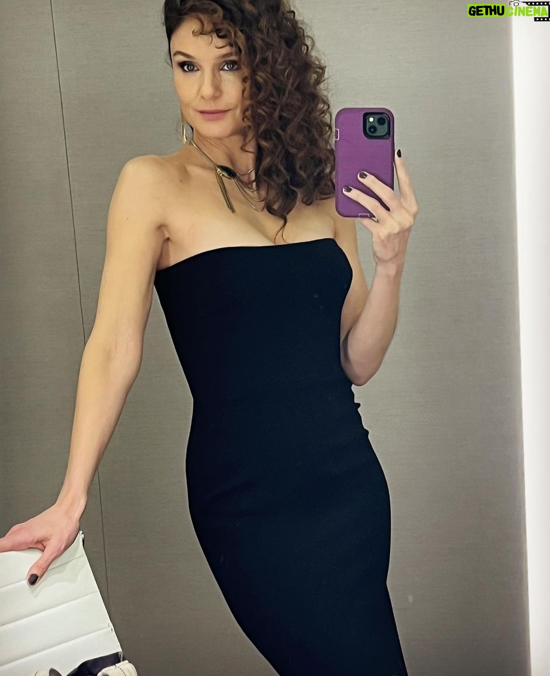 Sarah Wayne Callies - 52.9K Likes - the ‘80s can keep calling 📞 never giving this look back 💋 #thecompanyyoukeep tonight 💋