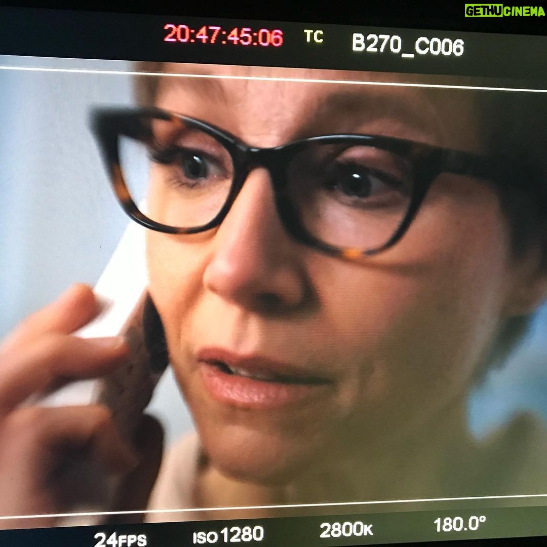 Sarah Wayne Callies Instagram - you’ve seen it now, right? we’re all crying. what did i tell you - they’re everything 💔 bravo to the whole #fireflylane cast and crew. thank you for having me. #womeninfilm 🎥