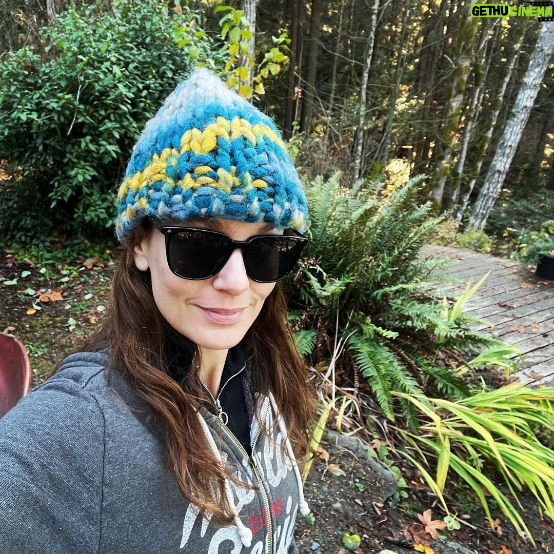 Sarah Wayne Callies - 34.4K Likes - my berries took over the garden this summer & i needed a new spot for garlic 🧄 #growfood #getdirty 🧄