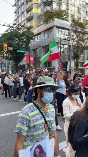Sarah Wayne Callies Instagram - iran we are with you
.
#mahsaamini #vancouver